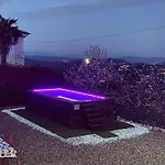 Trilogy 招待所 4*